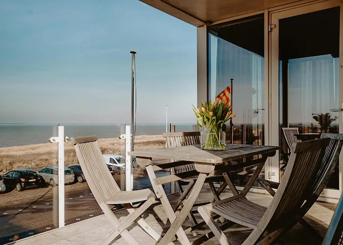 By The With Sea Views Appartement