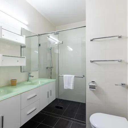 דירה By The With Sea Views