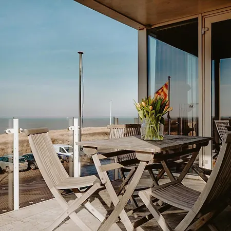 By The With Sea Views Διαμέρισμα